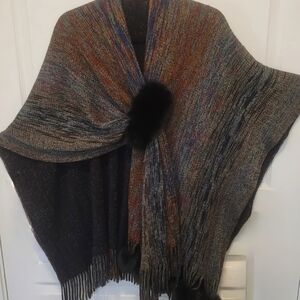 Elegant Multicolor Knit Shawl with Black Fur Detail